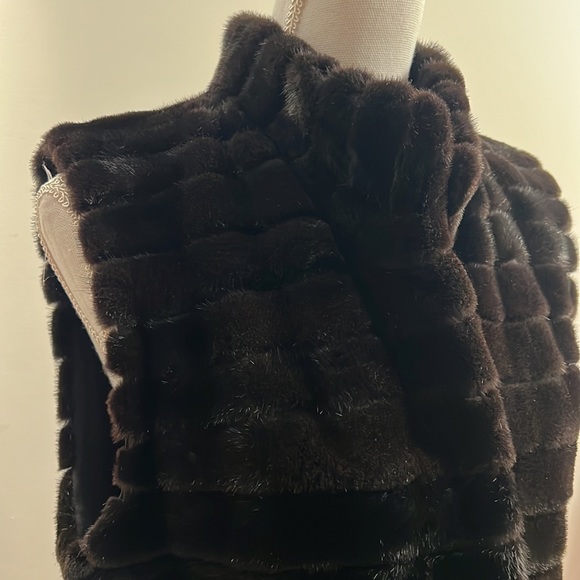 Real MINK VEST Pristine Condition Luxurious feel and look pit to pit 20.5” - Picture 4 of 14